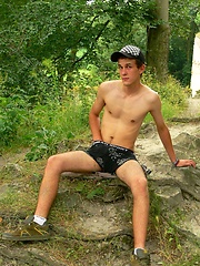 Sexy twink posing nude for you