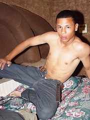 Smooth latino rubs his muscled ass in the shower