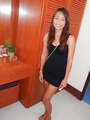 Smiley thai teen slut get fucked for cash