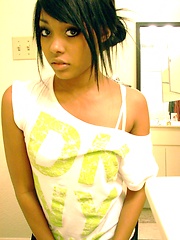 Neat mulatto cutie posing in hot pictures