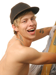 Young and tattooed twinks cant keep their hands off each other