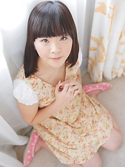 Akari Nakatani takes off her bra and panties