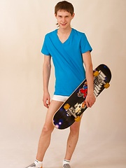 Straight teen man Johnny is going to expose hot body