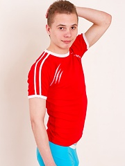 18 years old gay boy Nick Crawford exposes nice ass