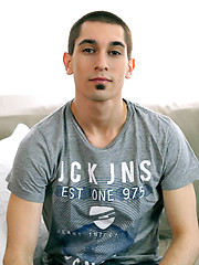 Vincenzo shows sculpted chest, abs and his bubble butt