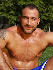 Well-muscled Spencer Reed gives his cock for beefy buddy