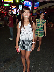Cute Thai gogo girl fucks her customer