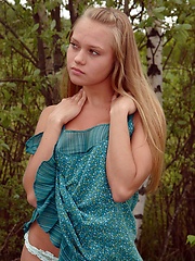 Daring teenage chick masturbating in the forest