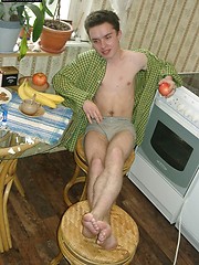 Hot twink amateur shoots on the kitchen